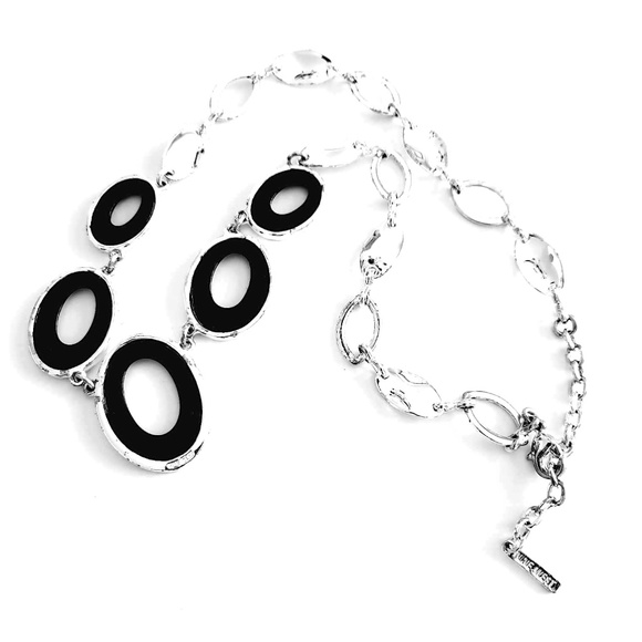 Vintage NINE WEST Reversible Silver Tone Black Oval Disc Choker Necklace - Picture 8 of 11